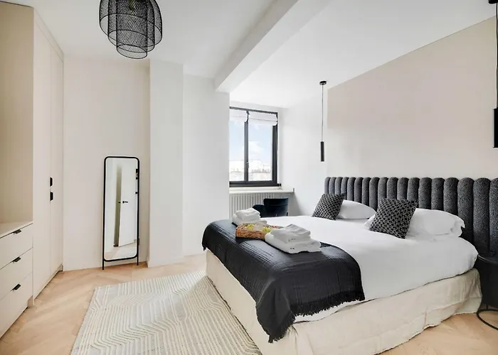 Cosy 2br-6p Champs Elysees